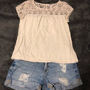 Super cute Arizona tees cream lace top